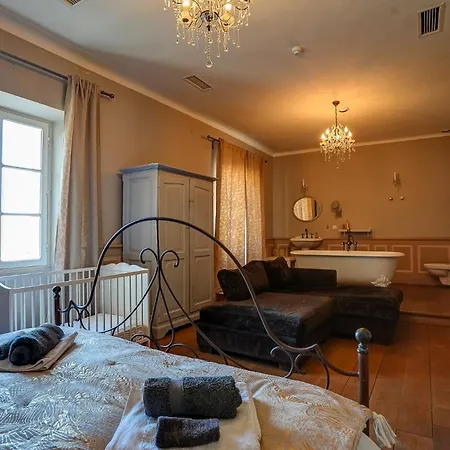 招待所 La Bastide Du Castellet 5*